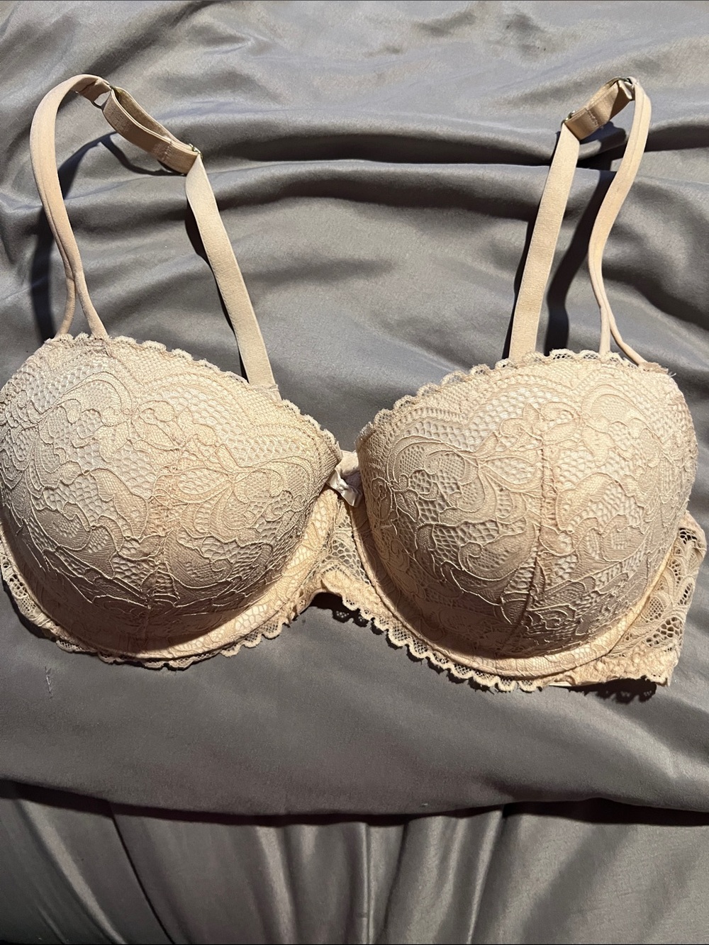 Scalloped Lace Push-Up Bra in Nude Beige
